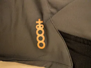 Pantalón de trekking gris y negro