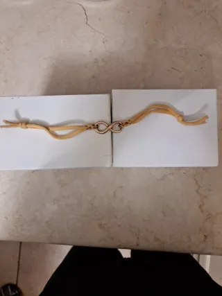 Bracciale infinito beige oro zirconi