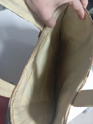 Bolso de paja con flores bordadas