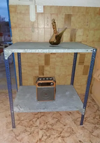 Estantería metálica azul y gris