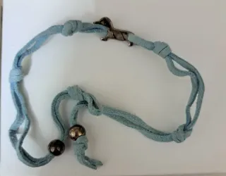 Braccialetto Dodo tessuto blu con ciondolo