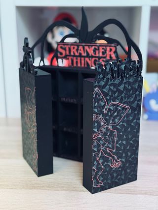 X2 Expositores + soportes stranger things