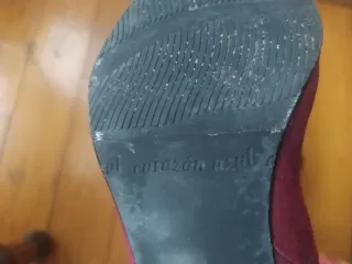 BOTAS DE CORAZÓN AZUL EN BURDEOS