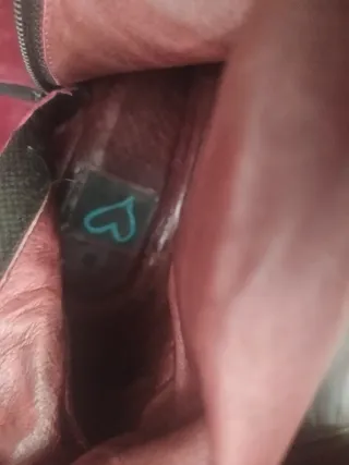 BOTAS DE CORAZÓN AZUL EN BURDEOS
