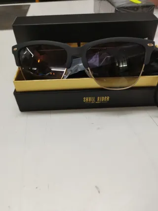 Gafas de sol TARIFA negras y doradas