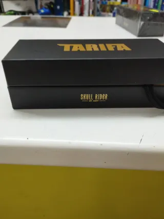 Gafas de sol TARIFA negras y doradas