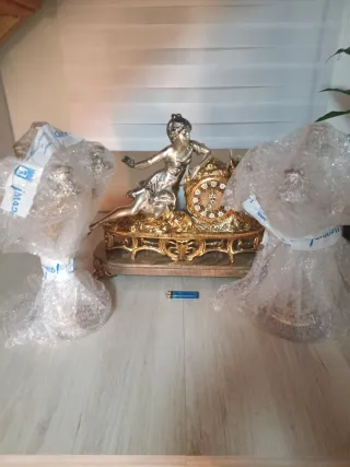 Reloj de Bronce con Pie de Mármol.