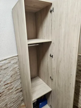 Mueble alto estrecho madera