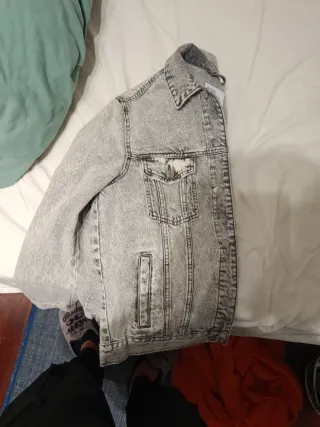 Chaqueta vaquera Bershka gris