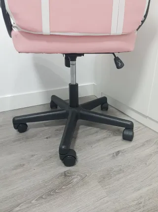 Silla de escritorio rosa y blanca