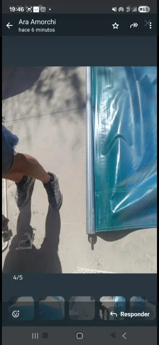 Toldo lateral beige y azul