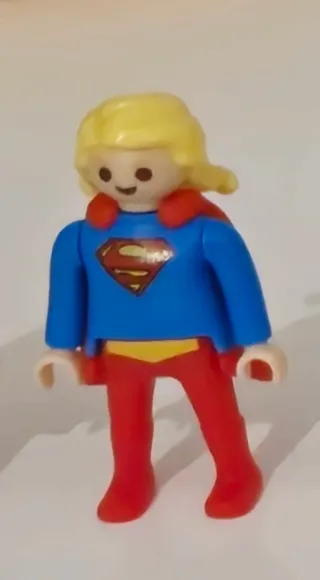 Playmobil Huevo Kinder Supergirl