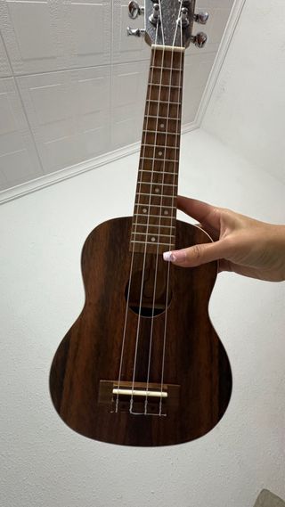 Ukelele de madera