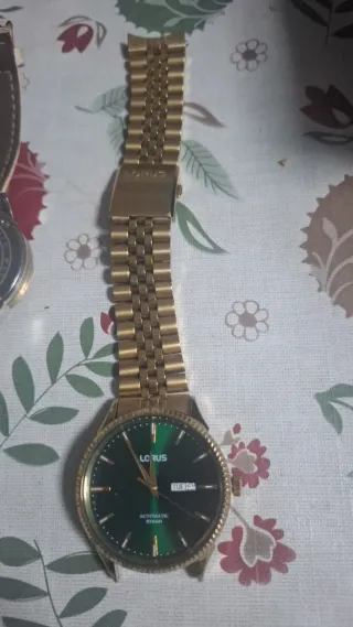Reloj Lorus Automático Dorado y Verde