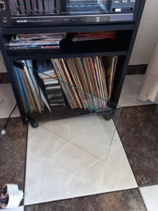 Equipo de música ELEK con mueble