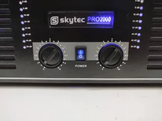 Amplificador Skytec PRO2000 Negro
