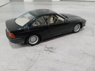 BMW 850i Escala 1:18