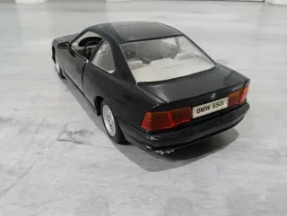 BMW 850i Escala 1:18
