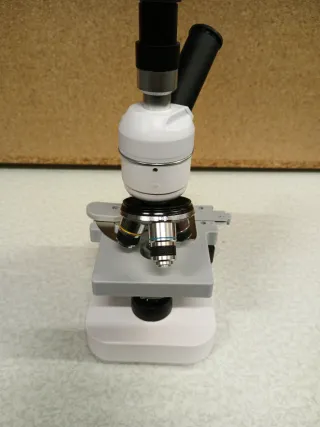 Microscopio Biológico Blanco