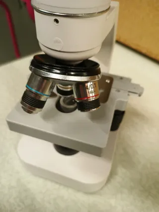 Microscopio Biológico Blanco