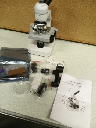 Microscopio Biológico Blanco
