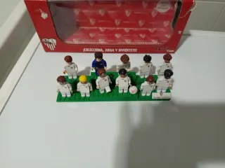 Lego Plantilla Sevilla FC incluye balón