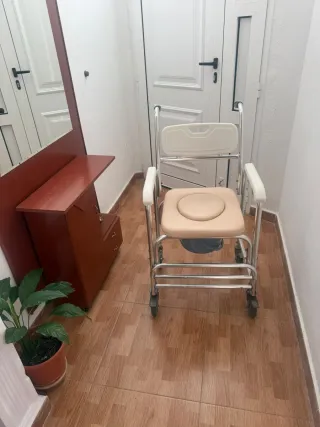 Silla de ducha/WC con cubo