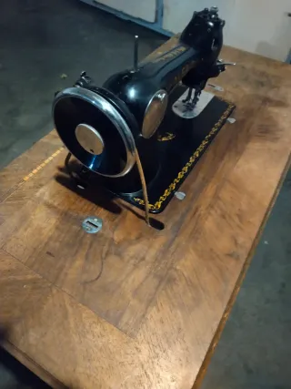 Máquina de coser Alfa antigua