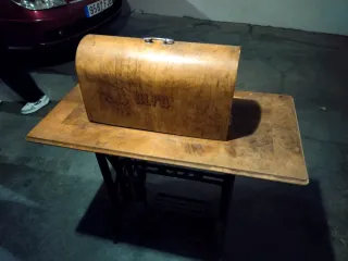 Máquina de coser Alfa antigua