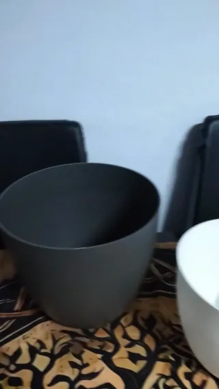 Lote 2 Maceteros Plástico Gris y Blanco