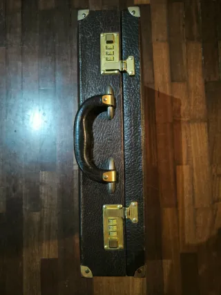 Maletín Vintage Cuero Cierre Combinación Marrón