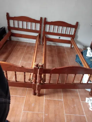 2 Camas de 90 cm de madera
