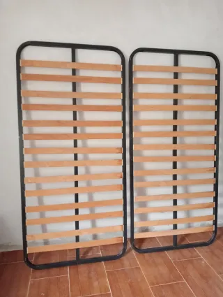 2 Camas de 90 cm de madera