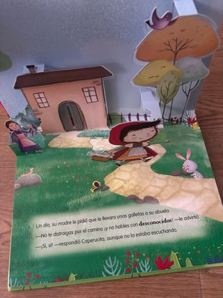 La historia de Caperucita Roja en 6 pop-ups: Cu...