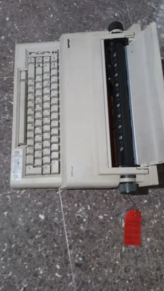 Máquina de escribir Olivetti Lettera 12
