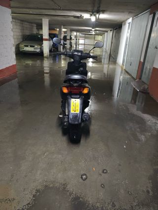 Yamaha BWS Scooter Negro/Rojo