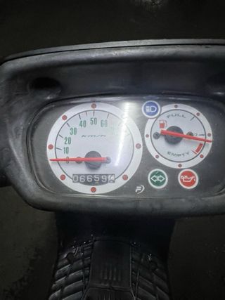 Yamaha BWS Scooter Negro/Rojo