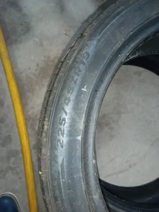 Neumático 225/45ZR19