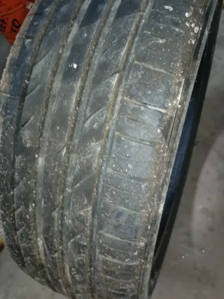 Neumático 225/45ZR19