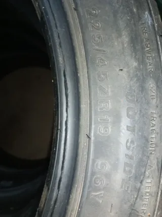 Neumático 225/45ZR19