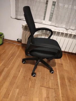 Silla de oficina ergonómica negra