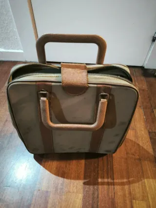 Máquina de escribir Hispano Olivetti Pluma 22