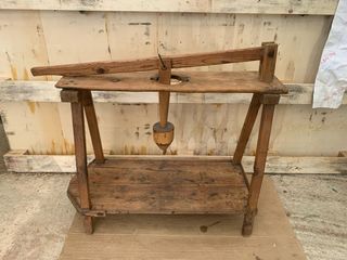 Antiguo accesorio de madera