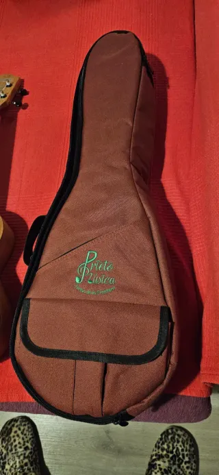 Ukelele Canglewood con funda