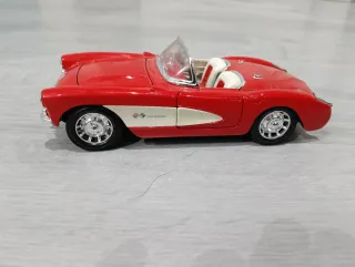 Chevrolet Corvette 1957 Escala 1:24