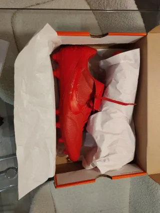 Botas de fútbol Nike rojas