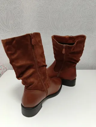 Botas ante mujer