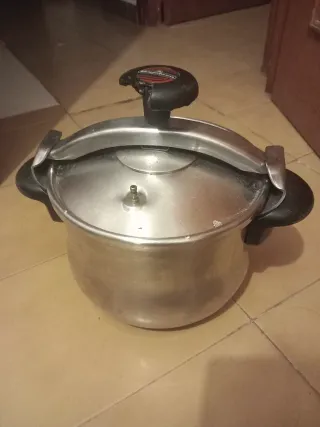 Olla Express Metal y Plástico