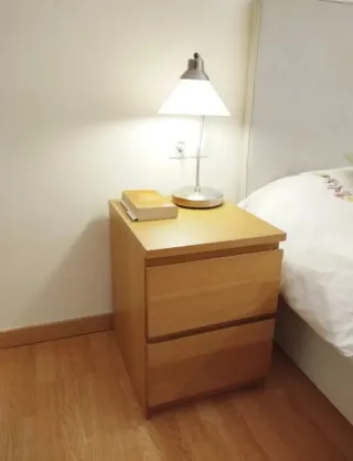 Mesita de noche IKEA MALM madera