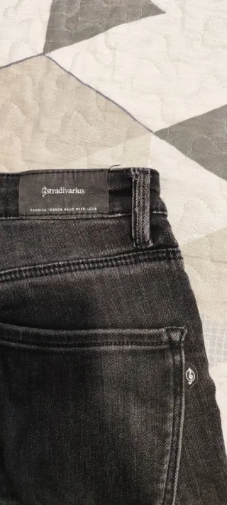 Pantalón vaquero negro Stradivarius Talla 36